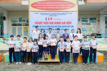 Nhựa Long Thành trao tặng 40 suất học bổng khuyến học