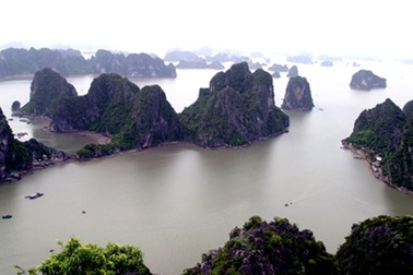 Khai thác du lịch vịnh Hạ Long: Bao giờ “gà đẻ trứng vàng”? 