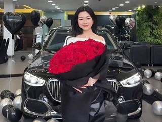 Lọ Lem tuổi 19: Sắc vóc "đồng hồ cát", diễn thuyết tiếng Anh gây bão mạng - 12