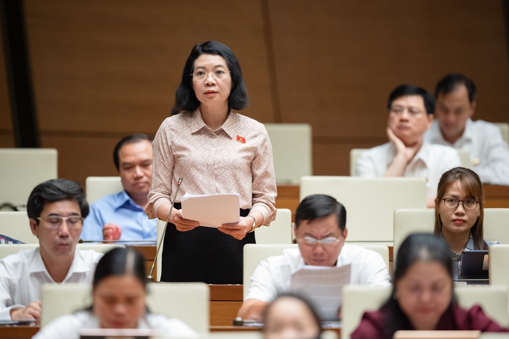 Đại biểu Quốc hội đề nghị có thể đi vay để tăng lương cho cán bộ - 3 Đại biểu Quốc hội đề nghị có thể đi vay để tăng lương cho cán bộ - 3