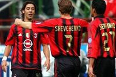 Milan, Juve bị cầm hoà, Inter thu hẹp khoảng cách