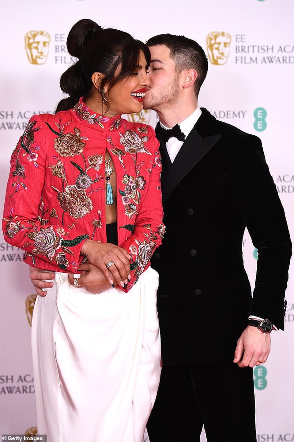 Hoa hậu thế giới diện áo không nội y, đẹp đôi bên chồng kém 10 tuổi - 5 Hoa hậu thế giới diện áo không nội y, đẹp đôi bên chồng kém 10 tuổi - 5