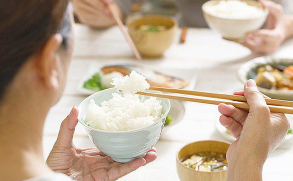 Bệnh nhân ung thư nên ăn uống như thế nào? - 1