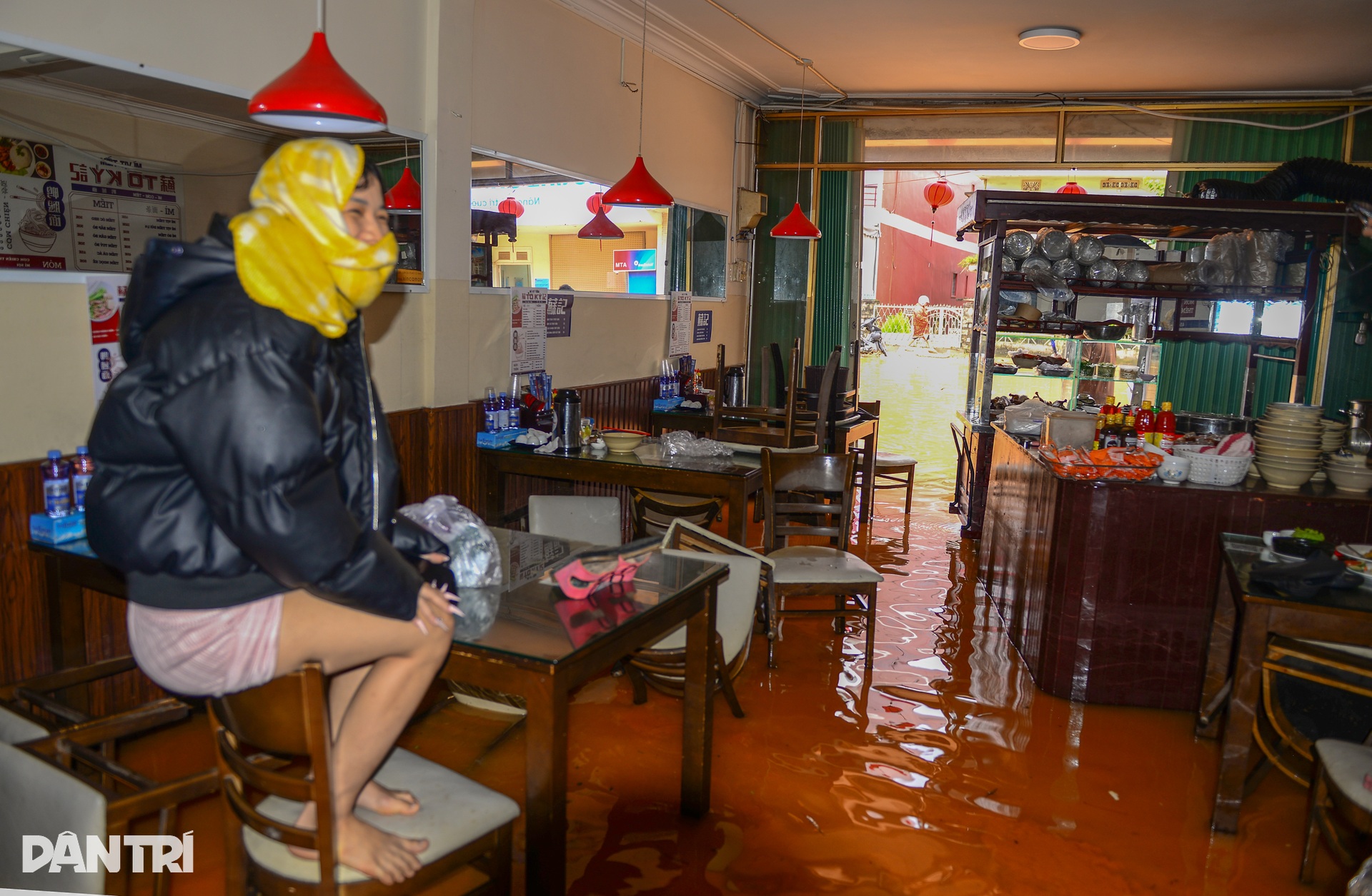 Đường phố trung tâm Đà Lạt thành sông do mưa lớn kéo dài - 7