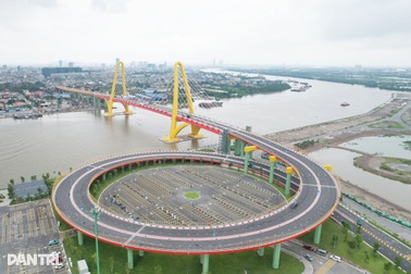 Ngắm cầu Hoàng Gia "Cửa thế giới" ở Hải Phòng