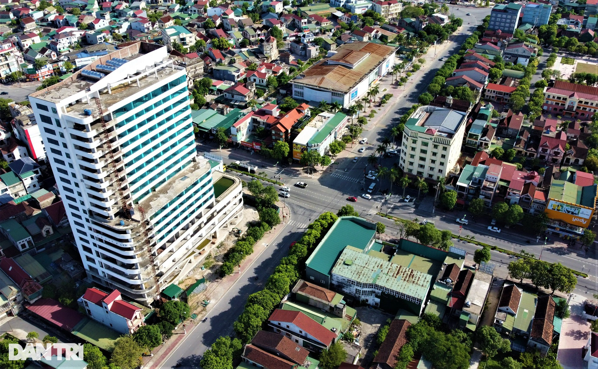 Tòa cao ốc dở dang của dự án 220 tỷ đồng ở khu đất vàng tại Hà Tĩnh - 2 Tòa cao ốc dở dang của dự án 220 tỷ đồng ở khu đất vàng tại Hà Tĩnh - 2