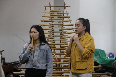 Diễn viên ca múa nhạc dân tộc chật vật giữa "bão" Covid-19