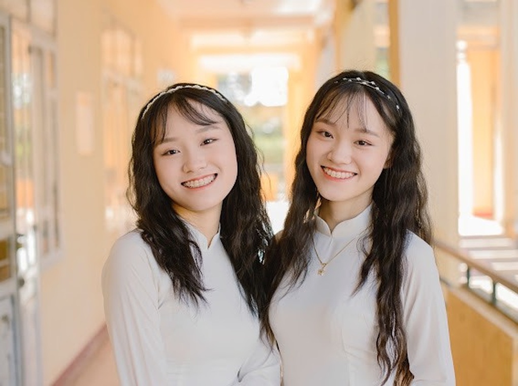 Không đi học thêm, chị em song sinh có điểm thi tốt nghiệp cao ngất ngưởng - 1 Không đi học thêm, chị em song sinh có điểm thi tốt nghiệp cao ngất ngưởng - 1