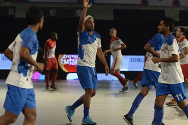 Ronaldinho ghi 5 bàn, "làm mưa làm gió" làng futsal
