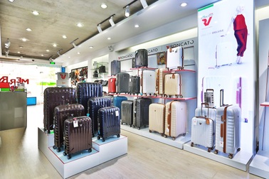 KOS - Hành trình chinh phục người dùng Việt bằng vali chính hãng