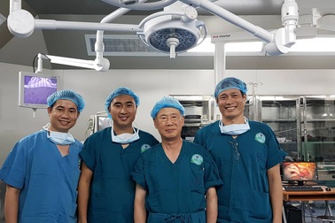 “Huyền thoại sống” trong lĩnh vực gan, mật, tuỵ đến phẫu thuật tại Đà Nẵng