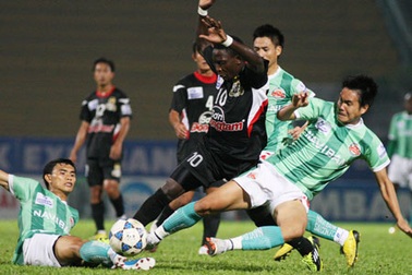 Tài Em giúp Navibank SG chia điểm với đội bóng cũ