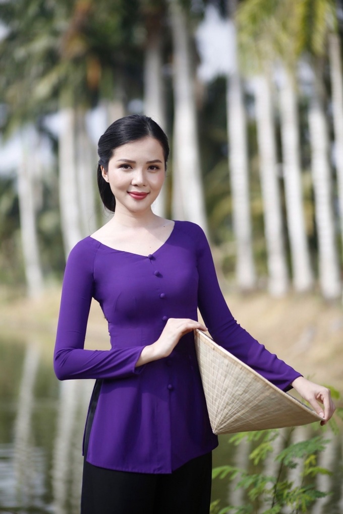 Hoa khôi Huỳnh Thúy Vi dịu dàng làm “đại sứ Lễ Hội bánh dân gian Nam Bộ” - 2 Hoa khôi Huỳnh Thúy Vi dịu dàng làm “đại sứ Lễ Hội bánh dân gian Nam Bộ” - 2