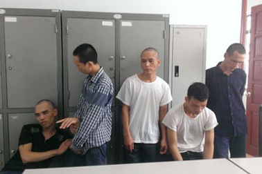 Bắt băng nhóm trộm cắp tài sản đang tổ chức “chơi ma túy đá”