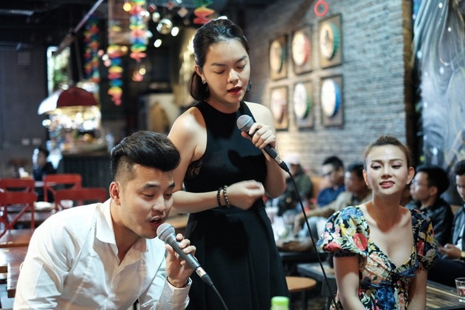 Kim Cương: Tôi chưa bao giờ thấy Ưng Hoàng Phúc phân biệt con chung và con riêng của tôi - Ảnh 3. Kim Cương: Tôi chưa bao giờ thấy Ưng Hoàng Phúc phân biệt con chung và con riêng của tôi - Ảnh 3.