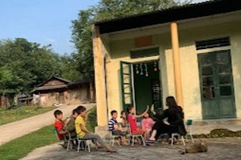 Cô giáo người Thái hy sinh tuổi xuân cõng chữ về với bản Dao - 2 Cô giáo người Thái hy sinh tuổi xuân cõng chữ về với bản Dao - 2