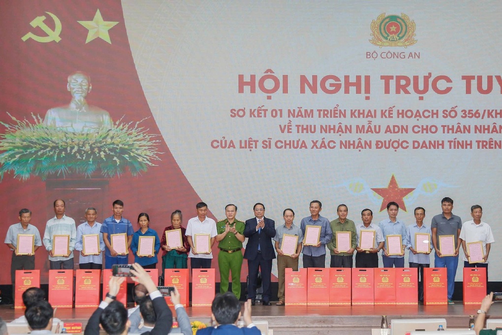 Thủ tướng đau lòng khi nhắc về những con số hậu quả của chiến tranh - 2 Thủ tướng đau lòng khi nhắc về những con số hậu quả của chiến tranh - 2