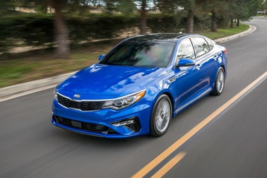 Triệu hồi KIA Optima vì lỗi hệ thống tránh va chạm trước