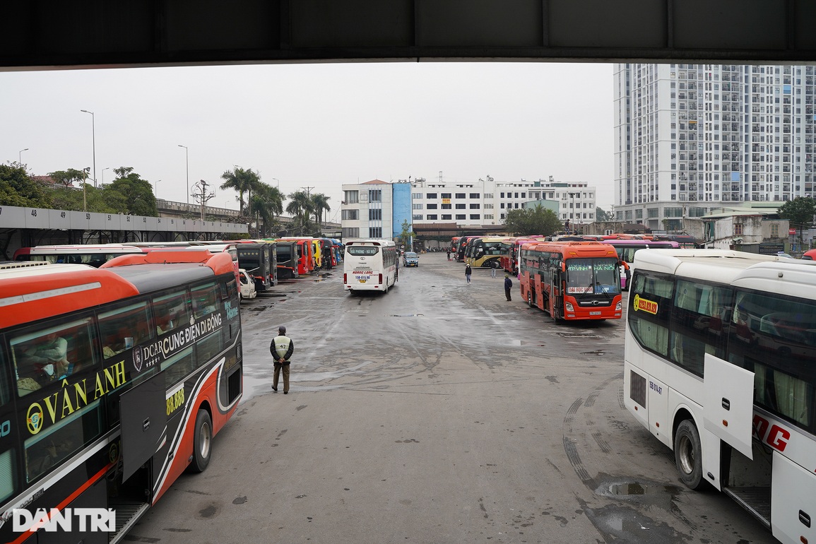 Bến xe vắng khách, cửa ngõ Thủ đô thông thoáng chiều ngày cuối năm 2021 - 9 Bến xe vắng khách, cửa ngõ Thủ đô thông thoáng chiều ngày cuối năm 2021 - 9