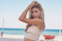 "Nữ thần quần vợt" Camila Giorgi khoe ảnh gợi cảm đón năm mới