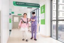 Thay khớp gối không cắt gân cơ, lấy lại vận động cho bệnh nhân biến dạng khớp 10 năm