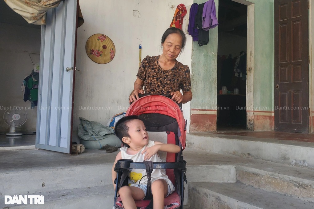 Hành trình hồi sinh kỳ diệu của cậu bé bị liệt cứng cơ tứ chi - 1 Hành trình hồi sinh kỳ diệu của cậu bé bị liệt cứng cơ tứ chi - 1