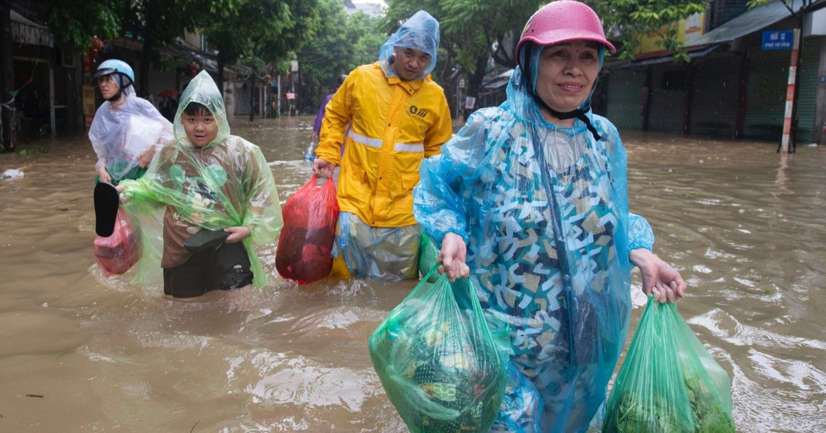 Lũ hơn 20 năm mới gặp, hàng trăm hộ dân ở Tứ Liên ồ ạt di tản - 6