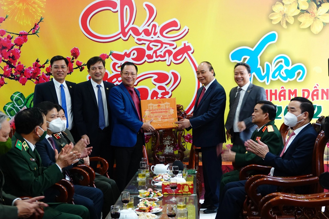 Chủ tịch nước Nguyễn Xuân Phúc chúc Tết lực lượng vũ trang Đà Nẵng - 4 Chủ tịch nước Nguyễn Xuân Phúc chúc Tết lực lượng vũ trang Đà Nẵng - 4