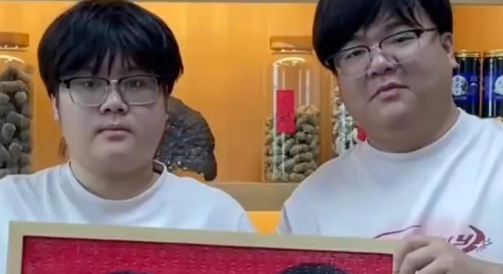 Cặp vợ chồng có gương mặt giống nhau, người ngoài khó phân biệt - 1