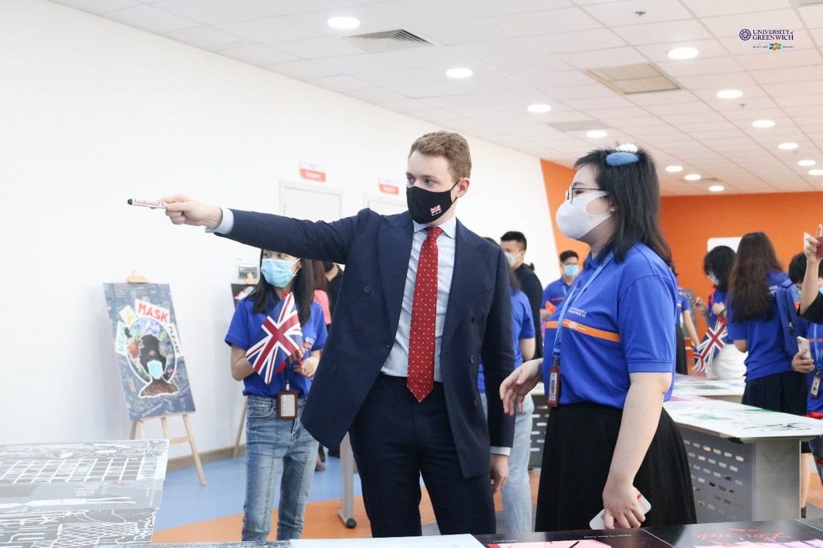 Tổng Lãnh sự Anh thăm cơ sở mới của Greenwich Việt Nam tại TPHCM - 6 Tổng Lãnh sự Anh thăm cơ sở mới của Greenwich Việt Nam tại TPHCM - 6