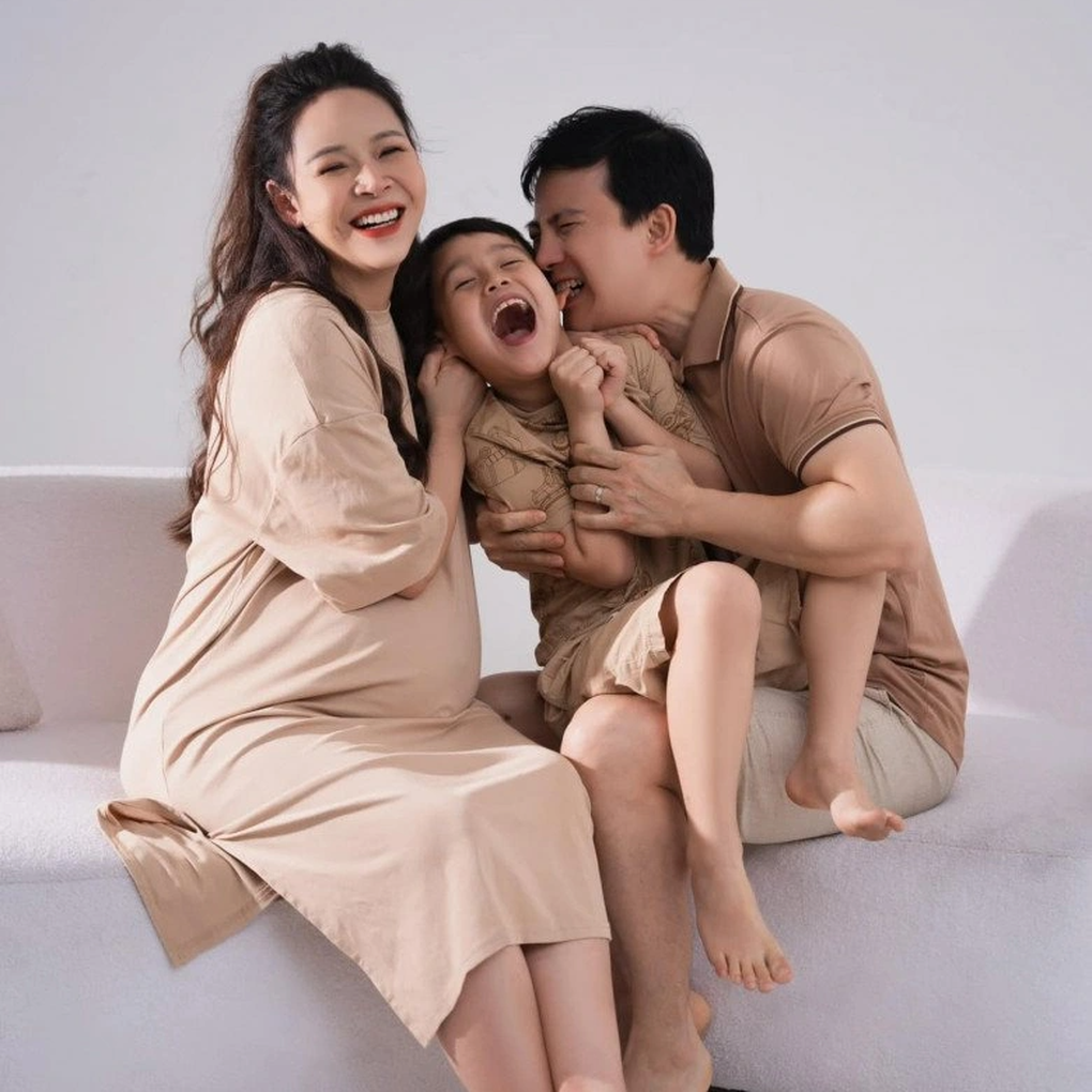 Cặp đôi hot nhất VTV Diễm Hương - Hồng Quang đón con thứ 2 - 4 Cặp đôi hot nhất VTV Diễm Hương - Hồng Quang đón con thứ 2 - 4