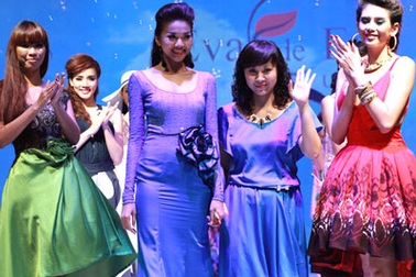 Thanh Hằng giữ vai trò vedette của Eva de Eva tại Đẹp Fashion Runway 2014