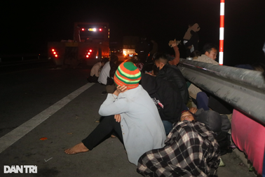 Hiện trường vụ tai nạn 2 người chết trên cao tốc Cam Lộ - La Sơn