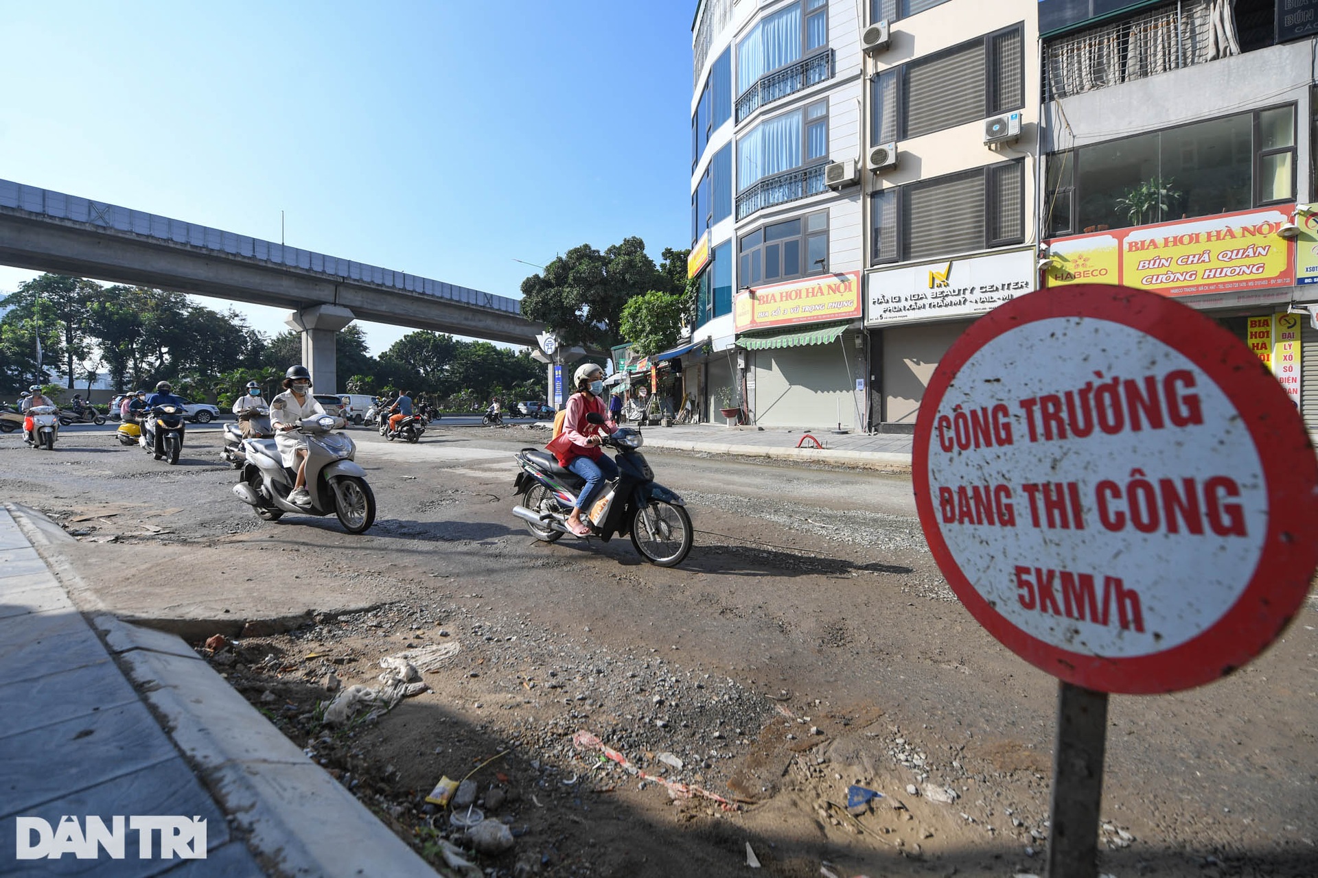 Hiện trạng con đường đau khổ Vũ Trọng Phụng trước ngày thông xe 1 tháng - 3 Hiện trạng con đường đau khổ Vũ Trọng Phụng trước ngày thông xe 1 tháng - 3