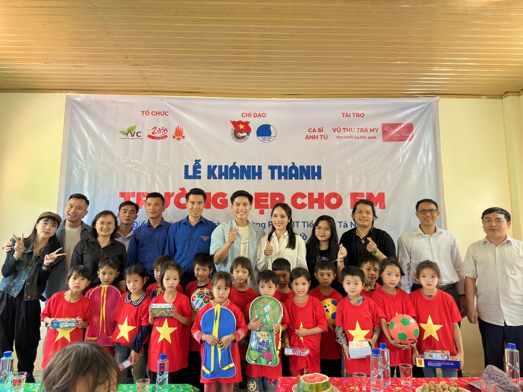 Trà My - Anh Tú xây điểm trường giúp đỡ trẻ em vùng cao - 2 Trà My - Anh Tú xây điểm trường giúp đỡ trẻ em vùng cao - 2