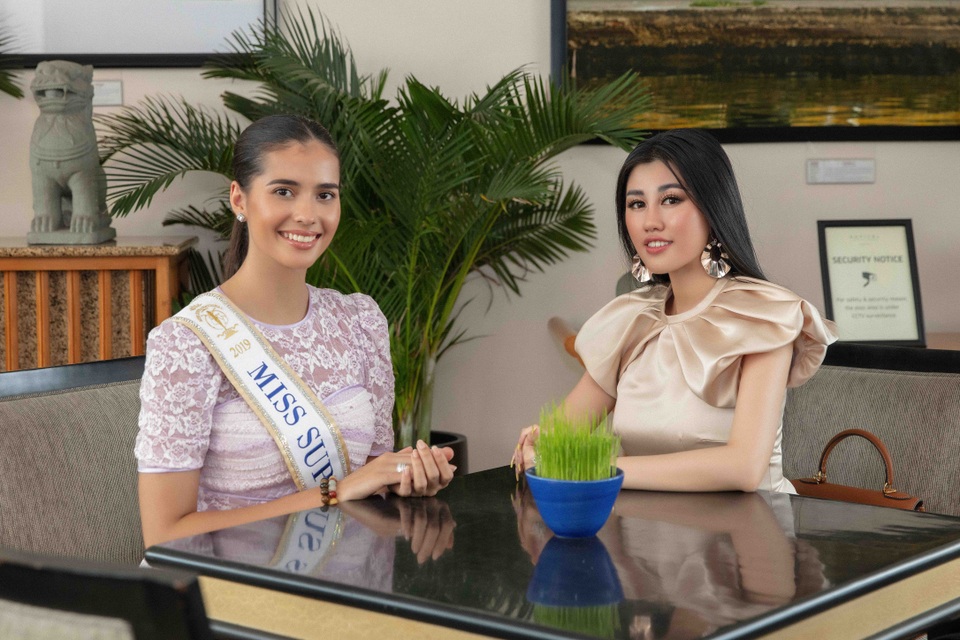 Hoa hậu siêu quốc gia ăn món ngon miền Tây cùng Emily Hồng Nhung - 1 Hoa hậu siêu quốc gia ăn món ngon miền Tây cùng Emily Hồng Nhung - 1