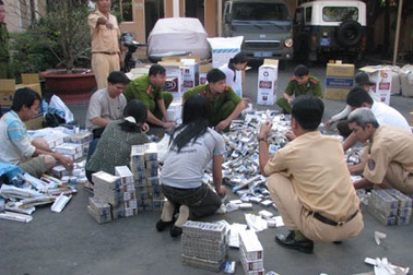 Xử lý hình sự hành vi kinh doanh thuốc lá, rượu lậu