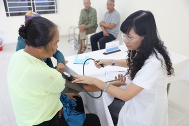 Pharmacity cùng Bệnh viện Đại học Y Hà Nội khám sức khỏe miễn phí cho người dân
