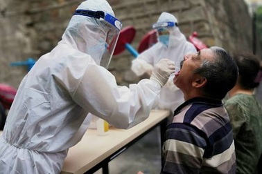 Ca mắc Covid-19 tại Trung Quốc tăng vọt sau ổ dịch mới bùng phát