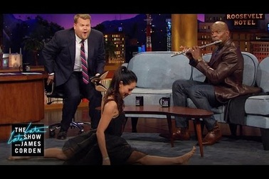 Terry Crews & Lucy Liu tươi tắn trả lời phỏng vấn