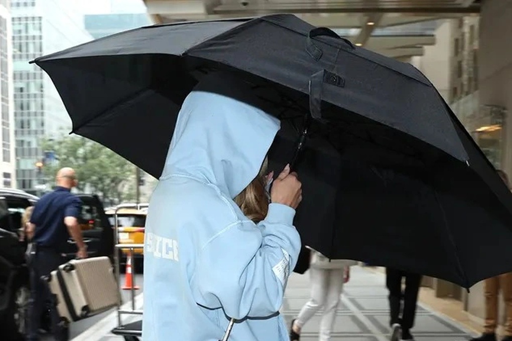 Sao nữ gợi cảm Sydney Sweeney tham gia phim “Yêu nữ thích hàng hiệu 2”? - 1 Sao nữ gợi cảm Sydney Sweeney tham gia phim “Yêu nữ thích hàng hiệu 2”? - 1