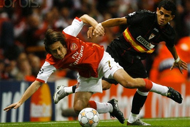 Rosicky tiếp tục bị chấn thương hành hạ