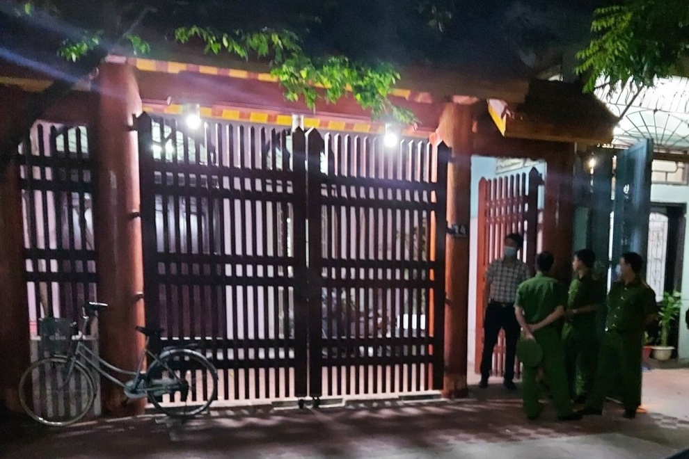 Cảnh sát khám xét nhà riêng của nguyên Giám đốc Sở GD-ĐT Thanh Hóa - 1 Cảnh sát khám xét nhà riêng của nguyên Giám đốc Sở GD-ĐT Thanh Hóa - 1