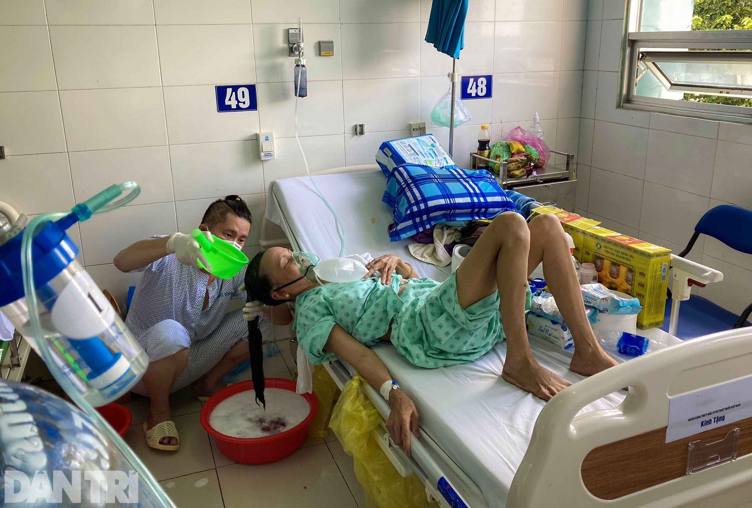 Chàng trai F0 xin làm lao công, gội đầu cho cả khoa điều trị Covid-19 - 9 Chàng trai F0 xin làm lao công, gội đầu cho cả khoa điều trị Covid-19 - 9