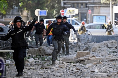 Iran phóng dồn dập tên lửa vào Israel sau cuộc không kích của Mỹ