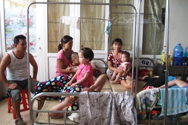 Rộ bệnh nhi nhập viện, sau 2 ca tử vong do bệnh chân tay miệng   