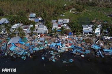 Loạt "cần câu cơm" tan nát, nỗi đau ở Vũng Chào sau bão Kalmaegi