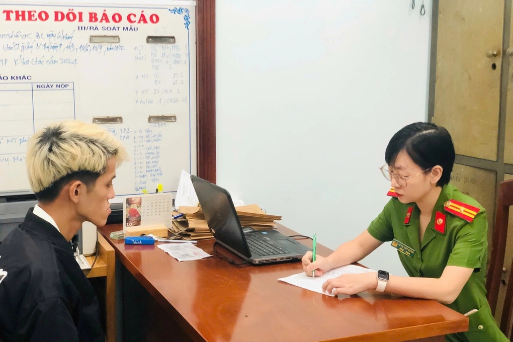 Nam thanh niên cướp 460 tờ vé số của người phụ nữ khuyết tật - 1