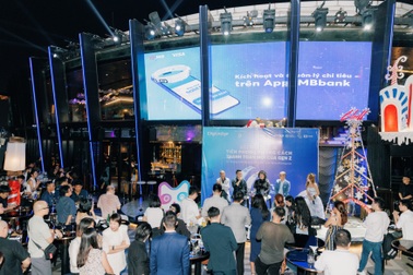 Vòng tay thanh toán MB Stellar dành cho khách hàng gen Z thu hút sự chú ý