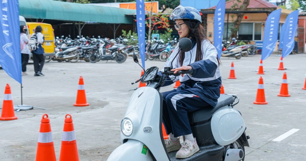 Xe máy điện VinFast: Giải pháp di chuyển "2 trong 1" cho học sinh, sinh viên